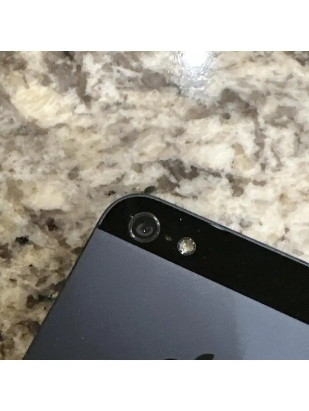 iPhone 5  (Screen Locked )